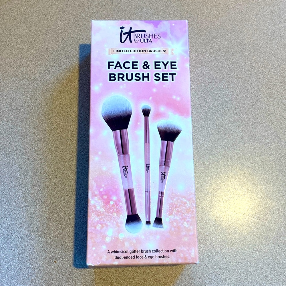 IT Brushes for ULTA Airbrush Face & Eye Limited Edition Brush Set